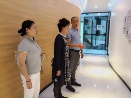 赣江南昌经开区领导受邀访问豪门国际加速器，为优质项目落地南昌创造新机遇